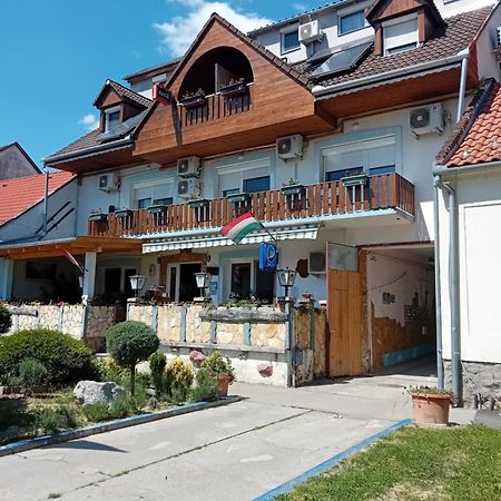 Bed and Breakfast Lenzl'S Panzio Szigetvár Exterior foto